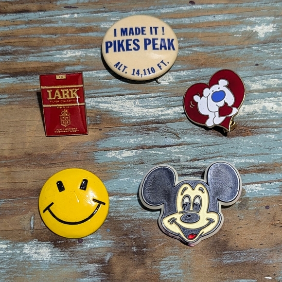 Vintage 5 Piece Bundle of Pins and Lark Cigarettes Tac - Picture 2 of 12